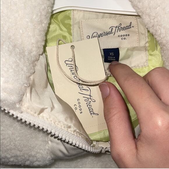 Universal Thread Women’s Cream Sherpa fuzzy full zip quilted Jacket NWT SZ XS - Picture 4 of 5